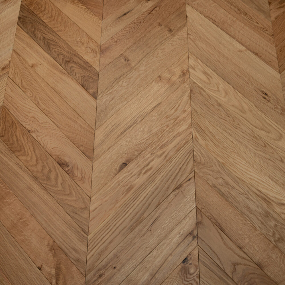 14/3 x 90mm Natural Brushed & Lacquered Chevron - Image 2