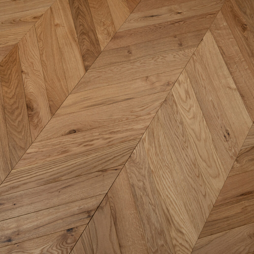 14/3 x 90mm Natural Brushed & Lacquered Chevron - Image 3